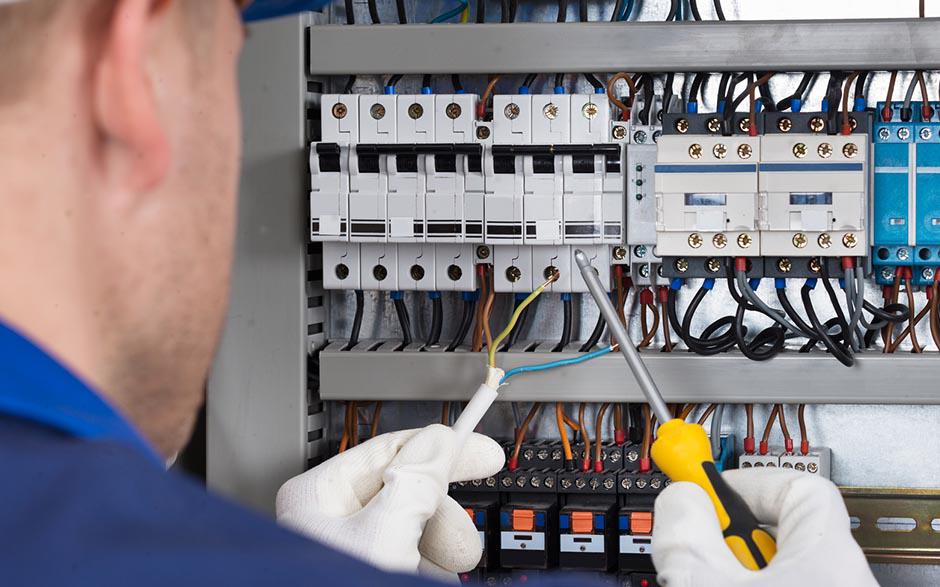 technicien électricien Paris 10
